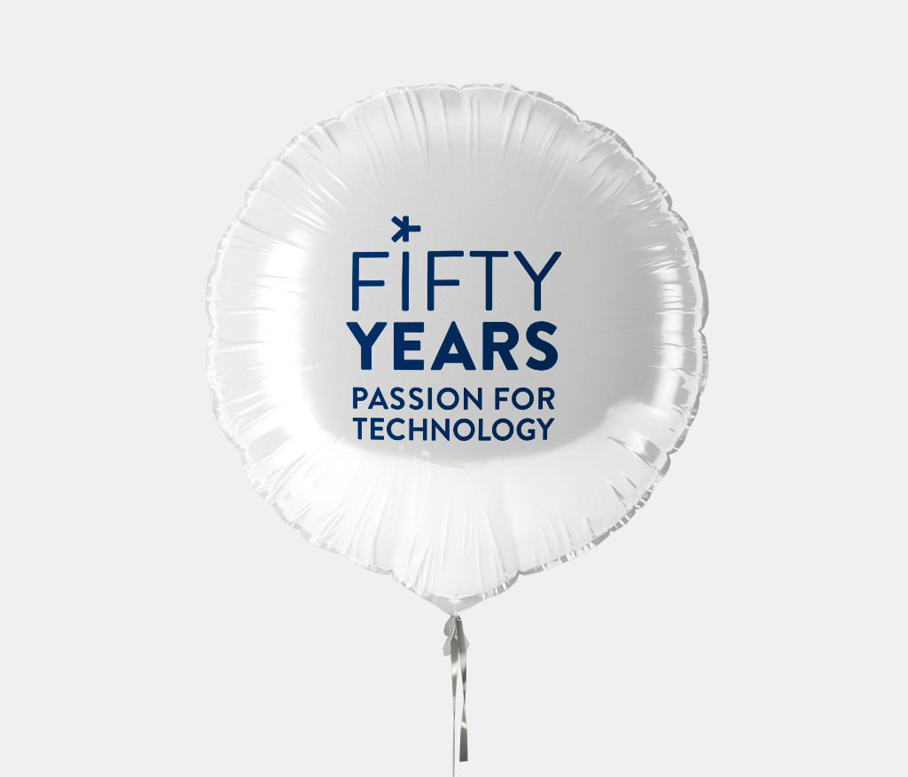 Merchandising balloon as an element for a trade fair for the company anniversary of our long-standing client from the electronics industry, which is supported by our creative agency.